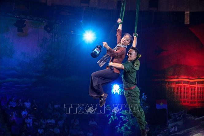 Các nghệ sĩ biểu diễn tại chương trình xiếc 