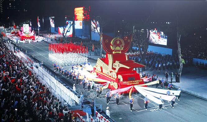 Nghi thức diễu binh, diễu hành tại lễ sơ duyệt kỷ niệm 50 năm Ngày Giải phóng miền Nam thống nhất đất nước. Ảnh: Thanh Vũ-TTXVN