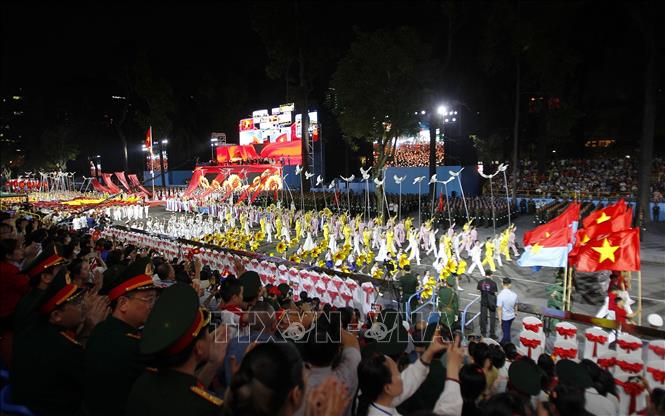 Chương trình biểu diễn nghệ thuật của lực lượng văn nghệ sỹ Thành phố Hồ Chí Minh tham gia sơ duyệt lễ diễu binh, diễu hành. Ảnh: Thanh Vũ-TTXVN