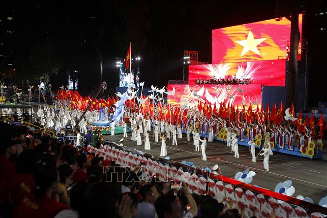 Chương trình biểu diễn nghệ thuật của lực lượng văn nghệ sỹ Thành phố Hồ Chí Minh tham gia sơ duyệt lễ diễu binh, diễu hành. Ảnh: Thanh Vũ-TTXVN
