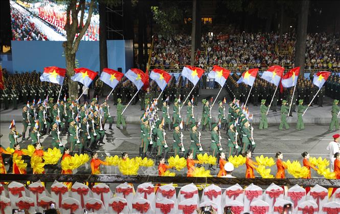 Các khối của Lực lượng Quân đội nhân dân tham gia sơ duyệt lễ diễu binh, diễu hành kỷ niệm 50 năm Ngày Giải phóng miền Nam thống nhất đất nước. Ảnh: Thanh Vũ-TTXVN