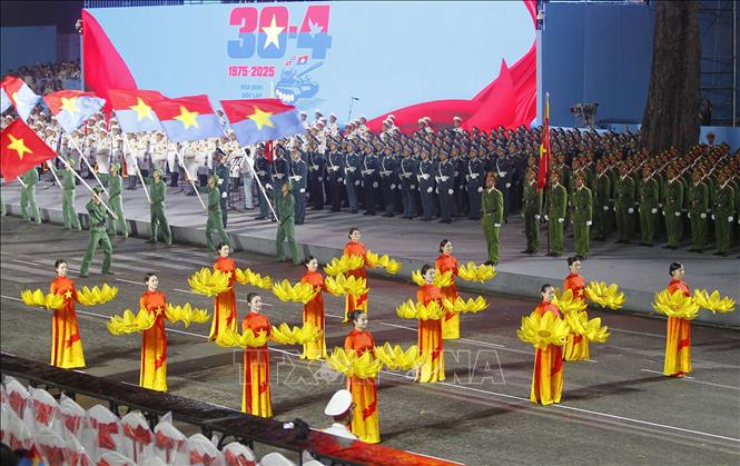 Các khối của Lực lượng Quân đội nhân dân tham gia sơ duyệt lễ diễu binh, diễu hành kỷ niệm 50 năm Ngày Giải phóng miền Nam thống nhất đất nước. Ảnh: Thanh Vũ-TTXVN
