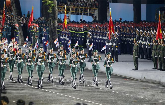 Các khối của Lực lượng Quân đội nhân dân tham gia sơ duyệt lễ diễu binh, diễu hành kỷ niệm 50 năm Ngày Giải phóng miền Nam thống nhất đất nước. Ảnh: Thanh Vũ-TTXVN