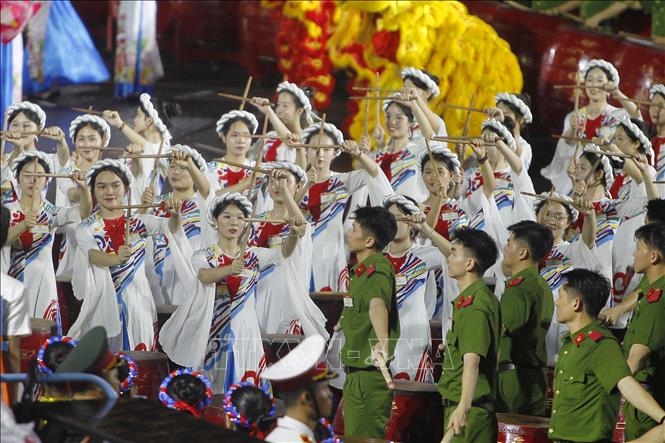 Tiết mục Trống hội Bản hùng ca toàn thắng của đội trống học viện Cảnh sát nhân dân tham gia sơ duyệt lễ diễu binh, diễu hành. Ảnh: Thanh Vũ-TTXVN
