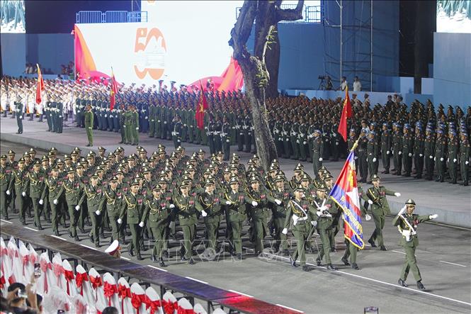 Lực lượng Quân đội Hoàng Gia Campuchia tham gia lễ sơ duyệt kỷ niệm 50 năm Ngày Giải phóng miền Nam thống nhất đất nước. Ảnh: Thanh Vũ-TTXVN