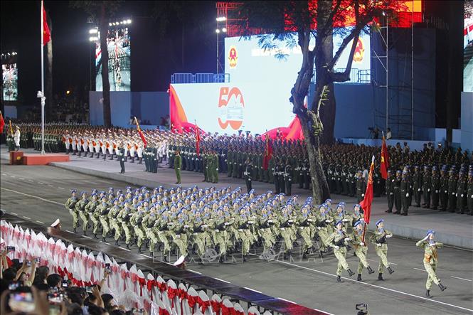 Các khối của Lực lượng Quân đội nhân dân tham gia sơ duyệt lễ diễu binh, diễu hành kỷ niệm 50 năm Ngày Giải phóng miền Nam thống nhất đất nước. Ảnh: Thanh Vũ-TTXVN