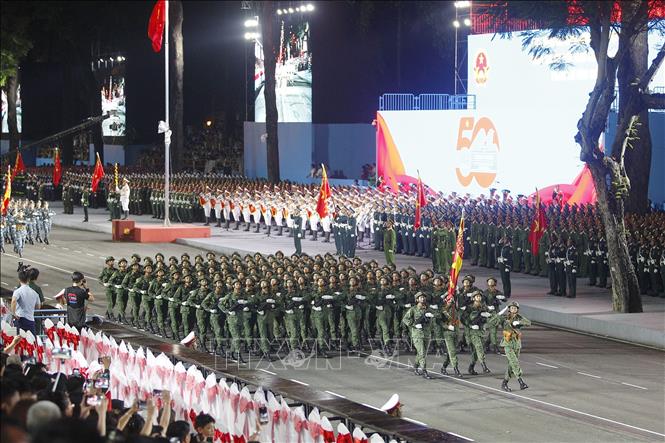 Các khối của Lực lượng Quân đội nhân dân tham gia sơ duyệt lễ diễu binh, diễu hành kỷ niệm 50 năm Ngày Giải phóng miền Nam thống nhất đất nước. Ảnh: Thanh Vũ-TTXVN