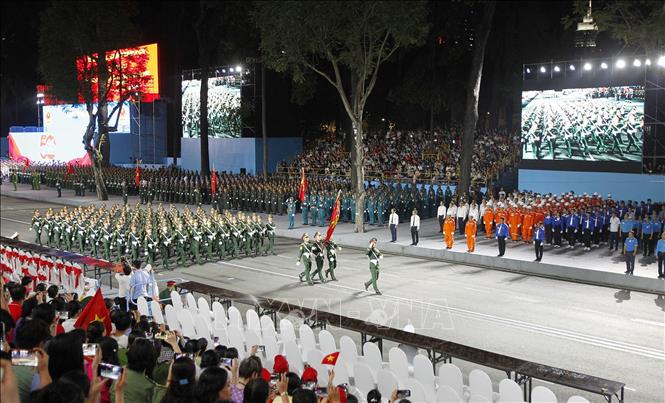 Các khối của Lực lượng Quân đội nhân dân tham gia sơ duyệt lễ diễu binh, diễu hành kỷ niệm 50 năm Ngày Giải phóng miền Nam thống nhất đất nước. Ảnh: Thanh Vũ-TTXVN