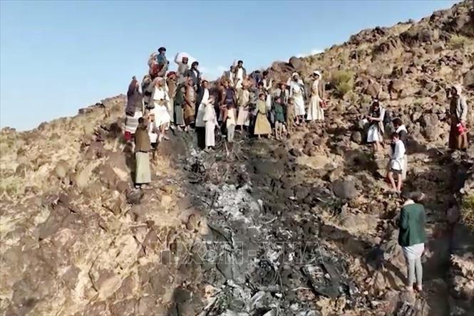 Hiện trường một chiếc UAV MQ-9 của Mỹ bị lực lượng Houthi bắn hạ tại Sanaa, Yemen ngày 19/4/2025. Ảnh: THX/TTXVN