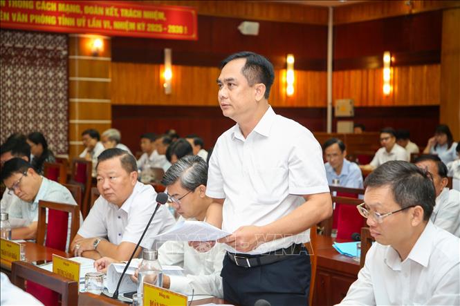 Đại biểu Đoàn Minh Long, Bí thư thị ủy Trảng Bàng, phát biểu. Ảnh: Giang Phương – TTXVN