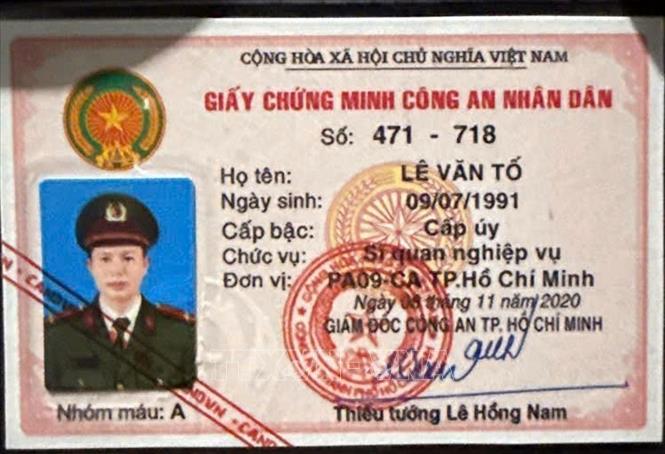 Giấy tờ giả đối tượng sử dụng. Ảnh: TTXVN phát