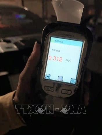 Đối tượng L.V.T vi phạm về nồng độ cồn. Ảnh: TTXVN phát