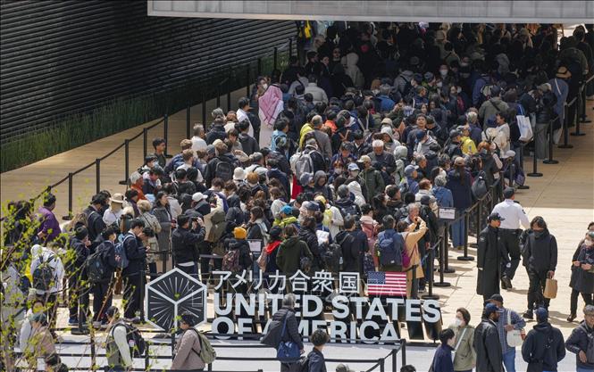 Khách tham quan Triển lãm Thế giới World Exposition tại Osaka, Nhật Bản ngày 15/4/2025. Ảnh: Kyodo/TTXVN