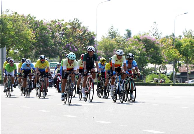 Các vận động viên tranh tài trên đường đua. Ảnh: Phạm Minh Tuấn - TTXVN