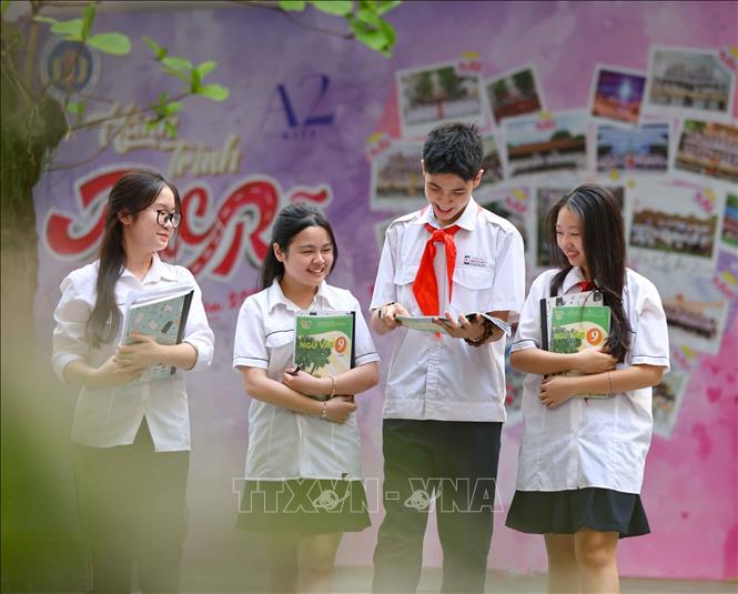 Học sinh lớp 9 trường THCS Ngô Sĩ Liên (Hoàn Kiếm) sẵn sàng một tâm thế tốt cho kỳ thi. Ảnh: Thanh Tùng - TTXVN