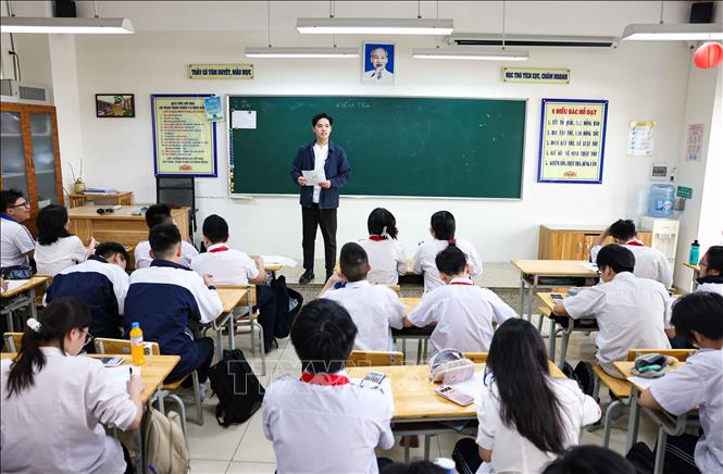 Công tác ôn tập được trường THCS Ngô Sĩ Liên (Hoàn Kiếm) quan tâm thực hiện theo đúng quy định của thông tư 29; vừa kết hợp tăng cường ôn tập trong các tiết chính khoá trên lớp vừa hỗ trợ 2 tiết/tuần. Ảnh: Thanh Tùng - TTXVN