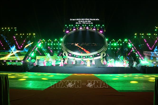 Chương trình nghệ thuật được dàn dựng công phu, hiện đại. Ảnh: Việt Hoàng - TTXVN