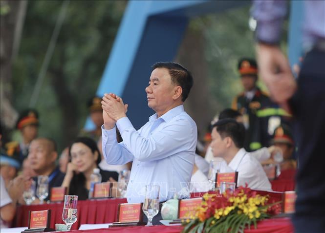 Đồng chí Trần Cẩm Tú, Ủy viên Bộ Chính trị, Thường trực Ban Bí thư, Trưởng Ban Chỉ đạo Trung ương kỷ niệm các ngày lễ lớn và sự kiện lịch sử quan trọng của đất nước trong 3 năm 2023 – 2025 dự Tổng duyệt. Ảnh: Thanh Vũ-TTXVN
