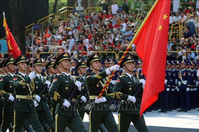 Lực lượng Quân đội Trung Quốc tham gia Tổng duyệt kỷ niệm 50 năm Ngày Giải phóng miền Nam, thống nhất đất nước. Ảnh: Thanh Vũ-TTXVN