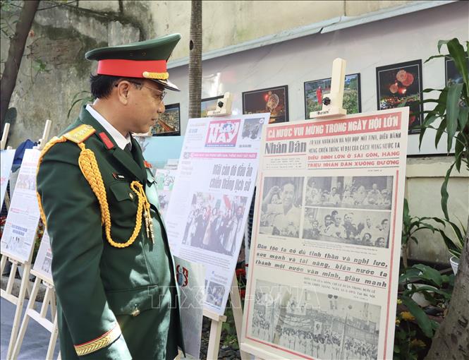 Triển lãm trang Nhất ngày 30/4 của Báo Nhân Dân các năm (30/4/1975 - 30/4/2025). Ảnh: Xuân Anh - TTXVN