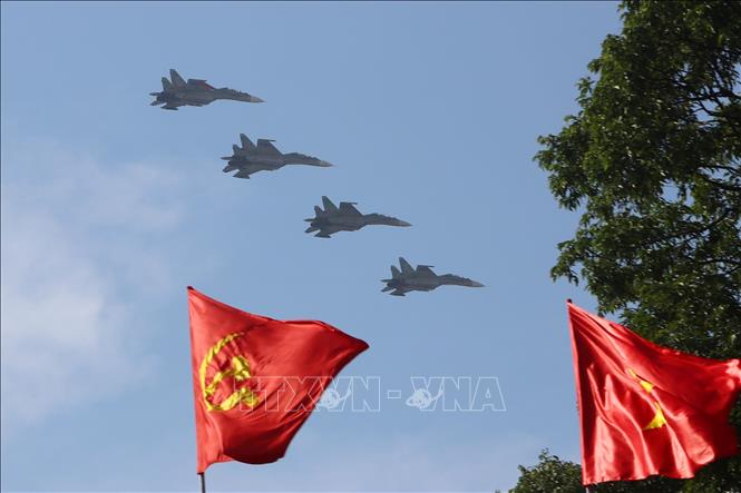 The air force's airshow at the final rehearsal for the military parade to celebrate the 50th anniversary of the Liberation of the South and National Reunification Day. VNA Photo