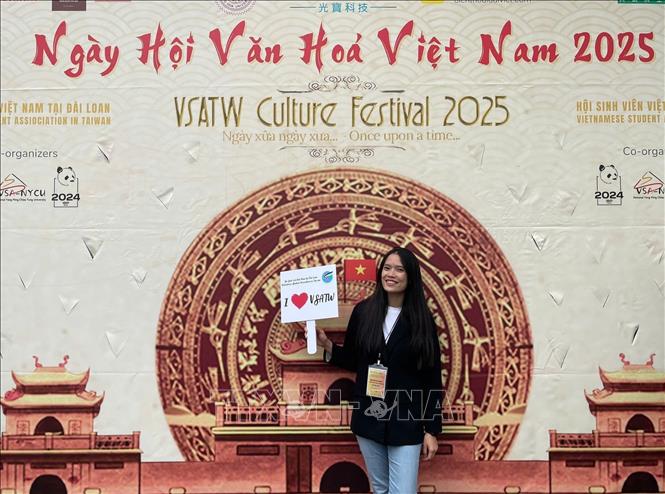 Chị Nguyễn Thị Hường đang theo học thạc sĩ chuyên ngành kỹ thuật hàng không tại Đại học Formosa Đài Loan (Trung Quốc). Ảnh: TTXVN phát