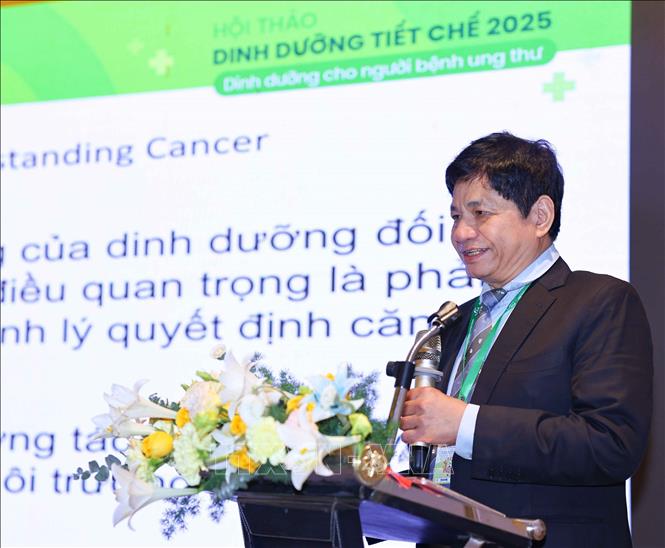 Tại hội thảo, các chuyên gia đã cập nhật các kiến thức và thực hành về dinh dưỡng trong điều trị ung thư. Ảnh: Thanh Tùng - TTXVN