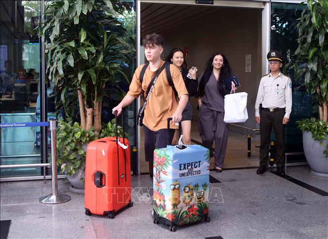 Visitors from Tashkent, Uzbekistan at Da Nang International Airport. VNA Photo: Trần Lê Lâm