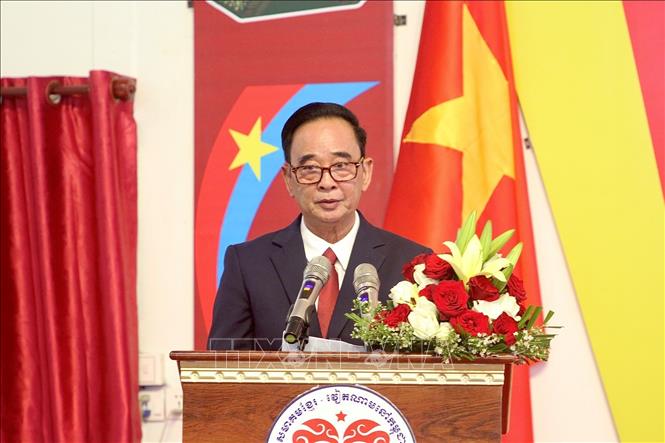 Ông Sim Chy - Chủ tịch Hội Khmer-Việt Nam tại Campuchia trình bày diễn văn kỷ niệm 50 năm Ngày Giải phóng miền Nam, thống nhất đất nước. Ảnh: Quang Anh - PV TTXVN tại Campuchia.