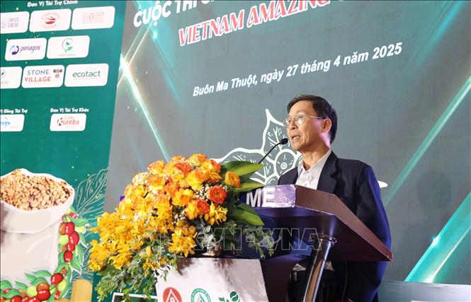 Ông Trịnh Đức Minh, Chủ tịch Hiệp hội Cà phê Buôn Ma Thuột, Trưởng Ban Tổ chức cuộc thi phát biểu bế mạc cuộc thi. Ảnh: Hoài Thu – TTXVN.