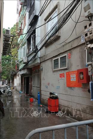 Hiện trường vụ cháy đang được phong tỏa để điều tra nguyên nhân. Ảnh: Hoàng Hiếu - TTXVN