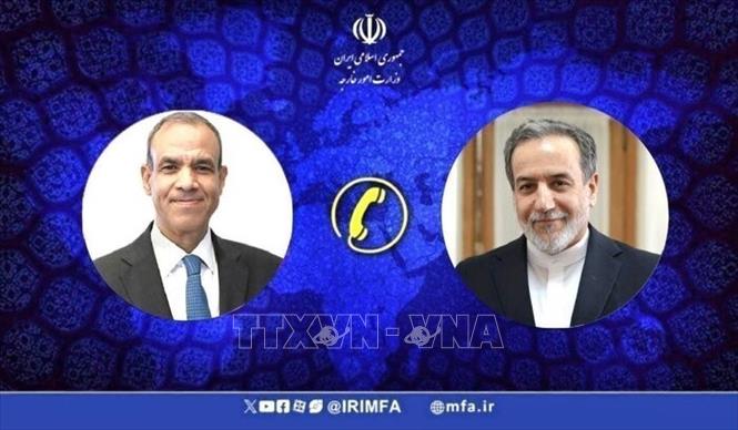 Ngoại trưởng Ai Cập Badr Abdelatty (trái) và Ngoại trưởng Iran Seyed Abbas Araghchi. Ảnh: IRNA/TTXVN