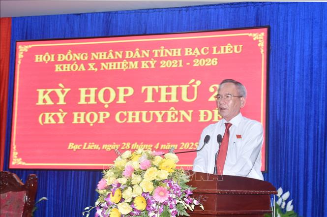 Đồng chí Lữ Văn Hùng, Bí thư Tỉnh ủy, Chủ tịch HĐND tỉnh Bạc Liêu phát biểu tại kỳ họp. Ảnh: Chanh Đa - TTXVN