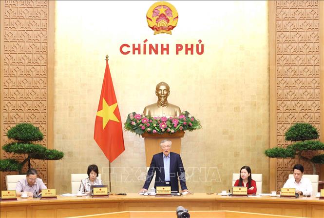 Phó Thủ tướng Thường trực Nguyễn Hoà Bình phát biểu chỉ đạo cuộc họp. Ảnh: Phương Hoa - TTXVN
