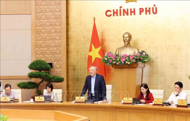 Phó Thủ tướng Thường trực Nguyễn Hoà Bình phát biểu chỉ đạo cuộc họp. Ảnh: Phương Hoa - TTXVN