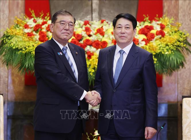State President Luong Cuong meets with Japanese Prime Minister Ishiba Shigeru. VNA Photo: Lâm Khánh 