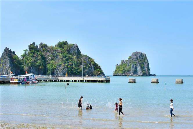 Điểm du lịch Hòn Chông, xã Bình An, huyện Kiên Lương. Ảnh: Hồng Đạt - TTXVN
