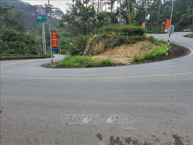 Tuyến đường lên Khu du lịch Tam Đảo, huyện Tam Đảo dài 13-14 km, có nhiều đèo, khúc 