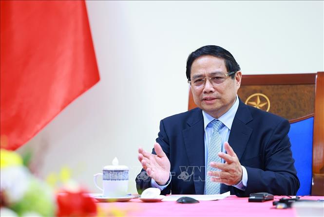 Prime Minister Pham Minh Chinh holds phone talks with his Malaysian counterpart Anwar Ibrahim on April 28. VNA Photo: Dương Giang