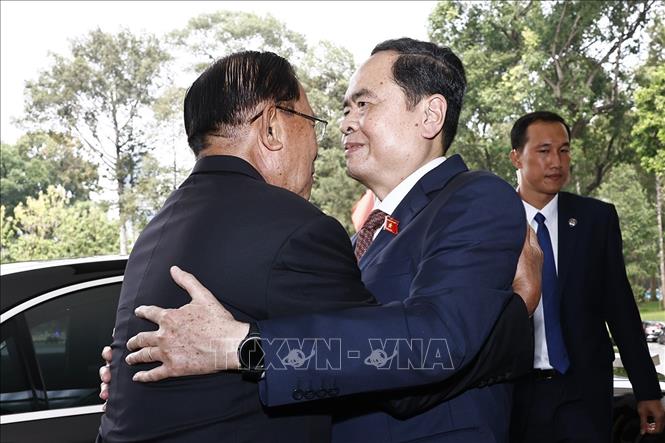 NA Chairman Tran Thanh Man meets with Cambodian People's Party Chairman Hun Sen. VNA Photo: Doãn Tấn