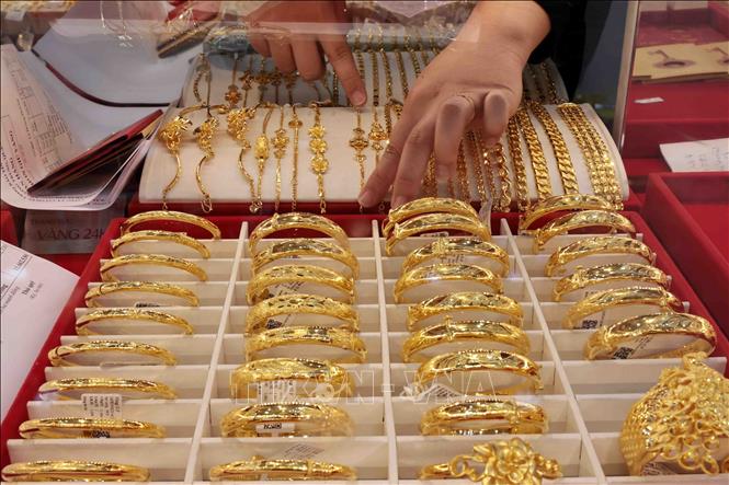 Vàng trang sức bày bán tại Công ty Vàng Bảo Tín Mạnh Hải. Ảnh: Trần Việt - TTXVN