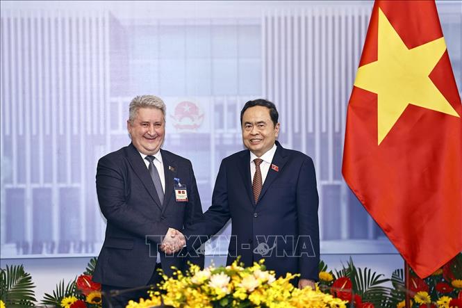 Chủ tịch Quốc hội Trần Thanh Mẫn tiếp Phó Chủ tịch Hạ viện Cộng hòa Belarus Ipatau Vadzim. Ảnh: Doãn Tấn – TTXVN
