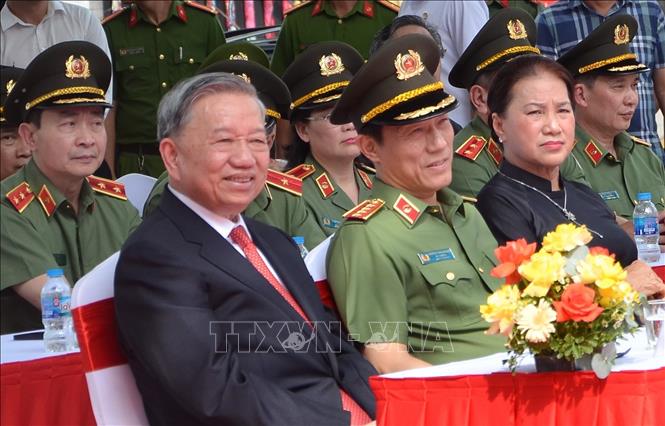 Tổng Bí thư Tô Lâm và các đại biểu dự Lễ khánh thành Tượng đài Công an nhân dân. Ảnh: Linh Sơn-TTXVN