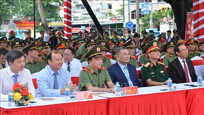 Các đại biểu dự Lễ khánh thành Tượng đài Công an nhân dân “Vì bình yên cuộc sống”. Ảnh: Linh Sơn-TTXVN