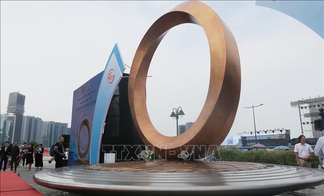 Designed as a Möbius strip, the International Friendship Symbol features the names of 58 international partner localities, celebrating decades of friendship and cooperation. VNA Photo: Đinh Hằng