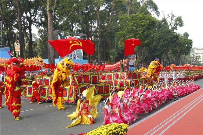 Chương trình nghệ thuật “Rạng rỡ non sông Việt Nam”. Ảnh: TTXVN