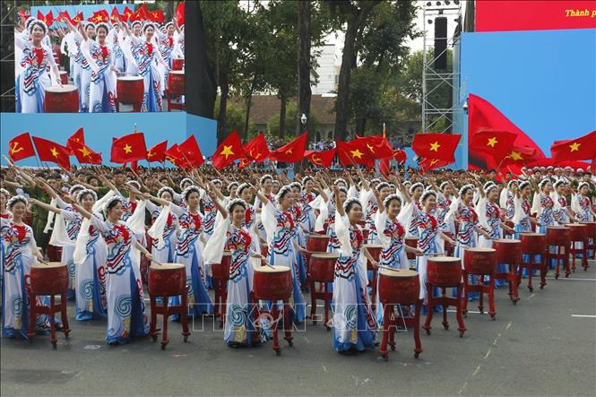 Màn trống hội “Bản hùng ca toàn thắng” do các học viên Học viện Cảnh sát Nhân dân, Bộ Công an biểu diễn. Ảnh: TTXVN