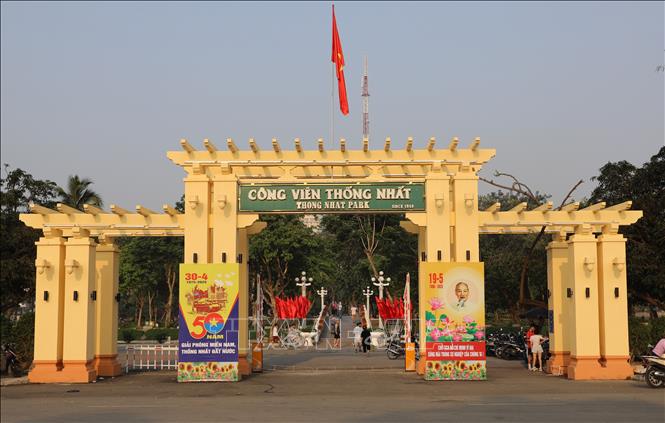 Cổng vào công viên công viên Thống Nhất (mặt đường Lê Duẩn). Ảnh: Quốc Lũy-TTXVN
