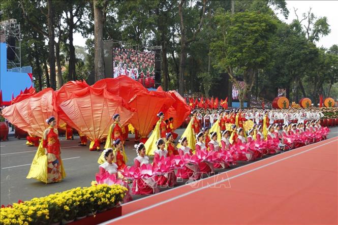Art performance “Bright Vietnam” at the event. VNA Photo