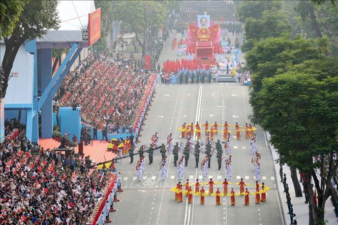 Chương trình nghệ thuật “Rạng rỡ non sông Việt Nam”. Ảnh: TTXVN